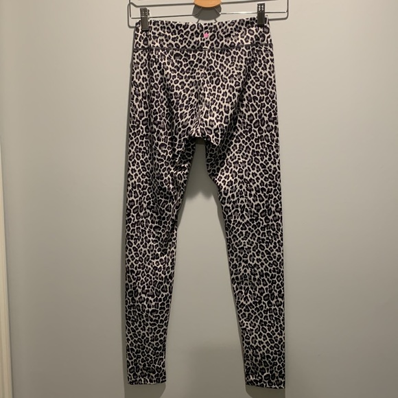 New without tags, EUC Kiragrace animal print leggings, size XS - Picture 5 of 7